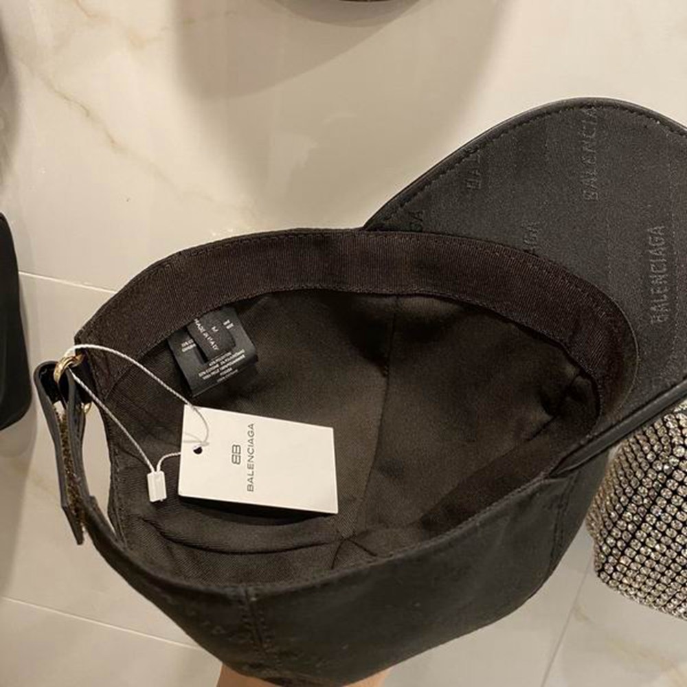 Ba*len*cia*ga hat